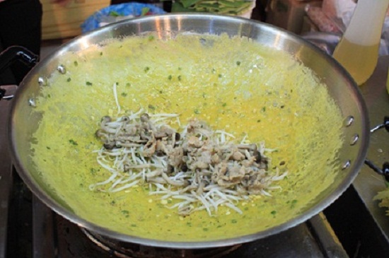 Enjoy Banh xeo in&nbsp;Vietnam